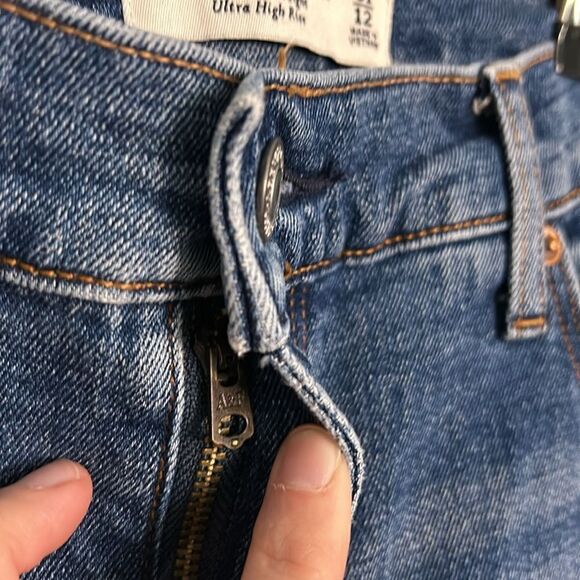 Abercrombie The Ankle Straight Ultra High Rise - Picture 4 of 9